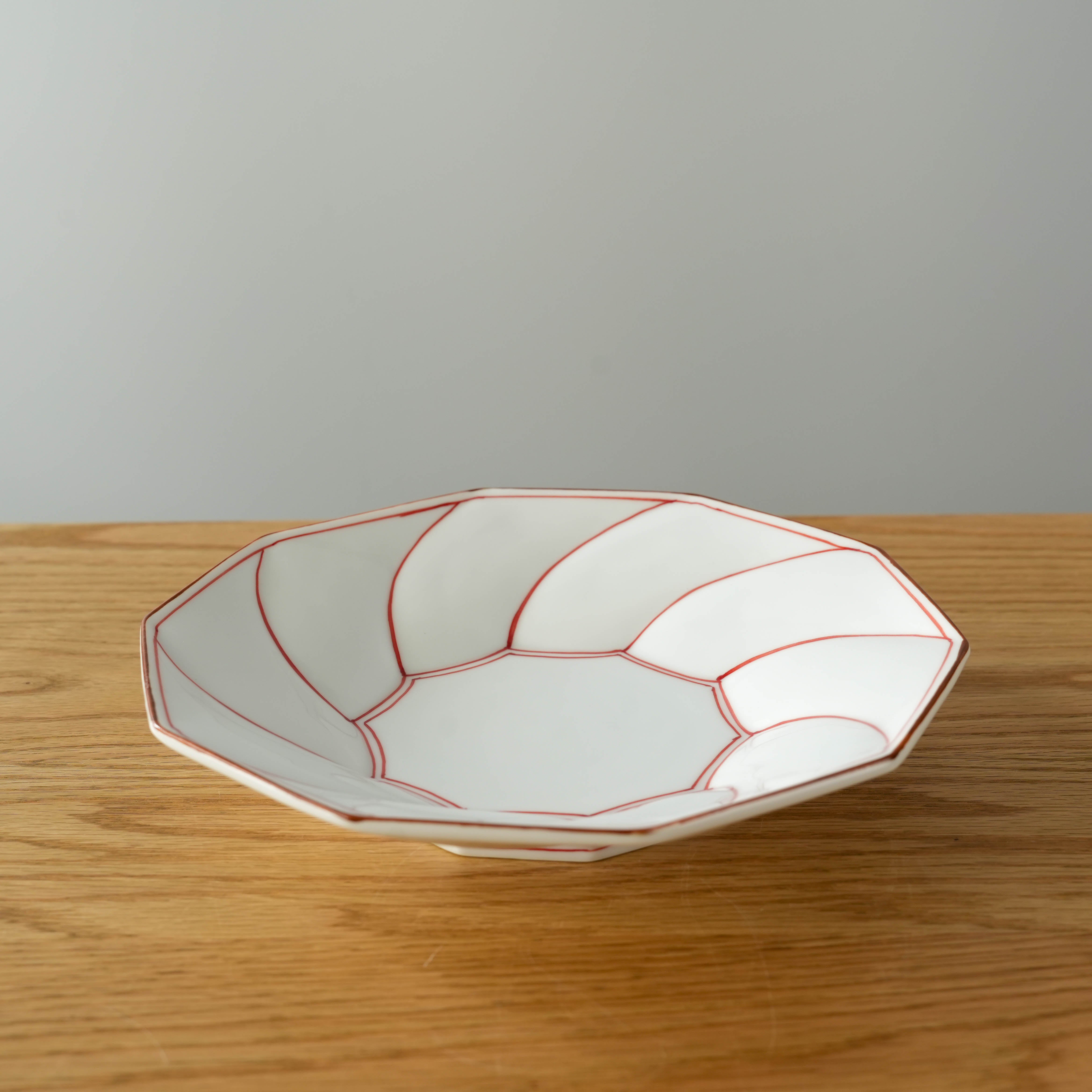 Octagonal segmented serving plate