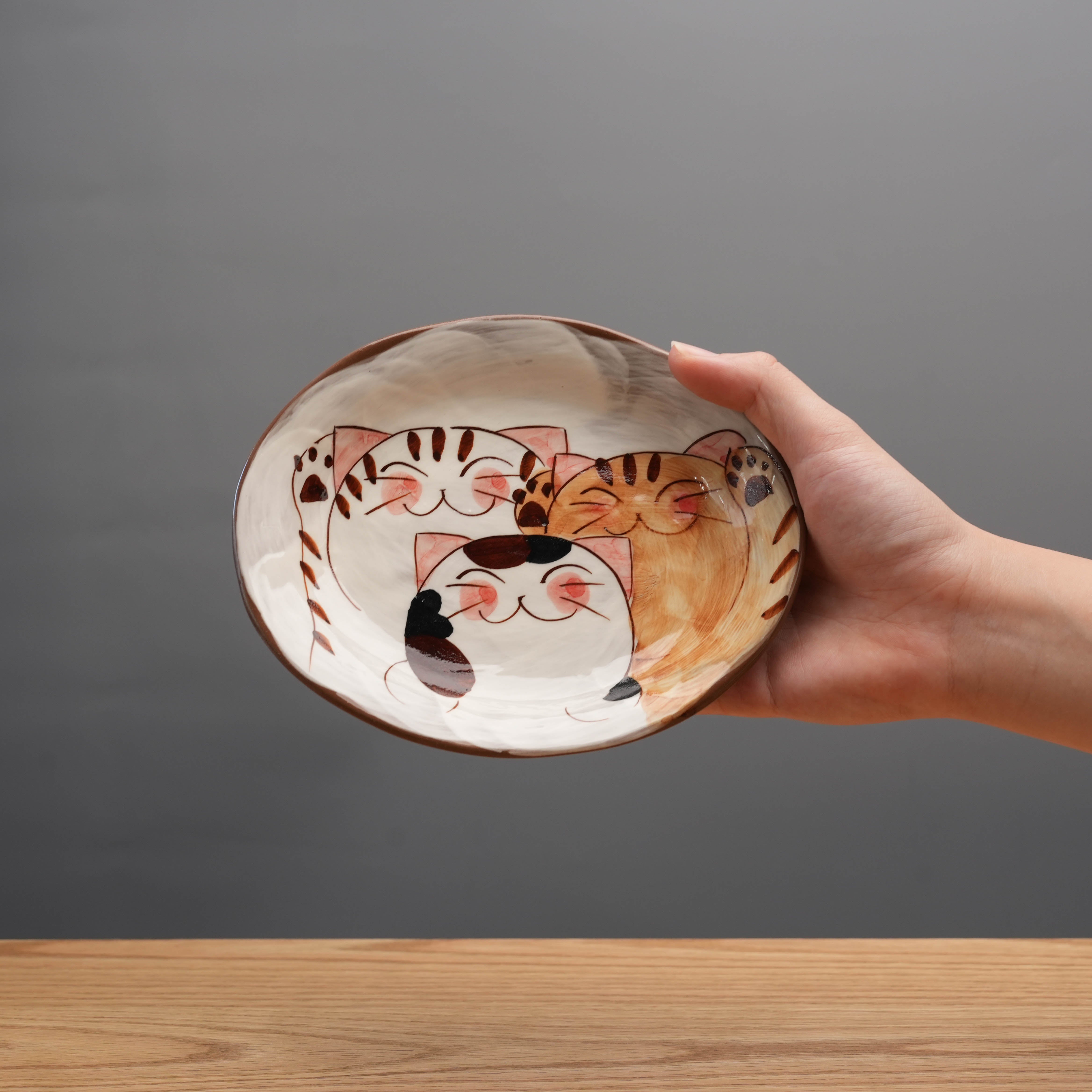 Cat-painted serving dish