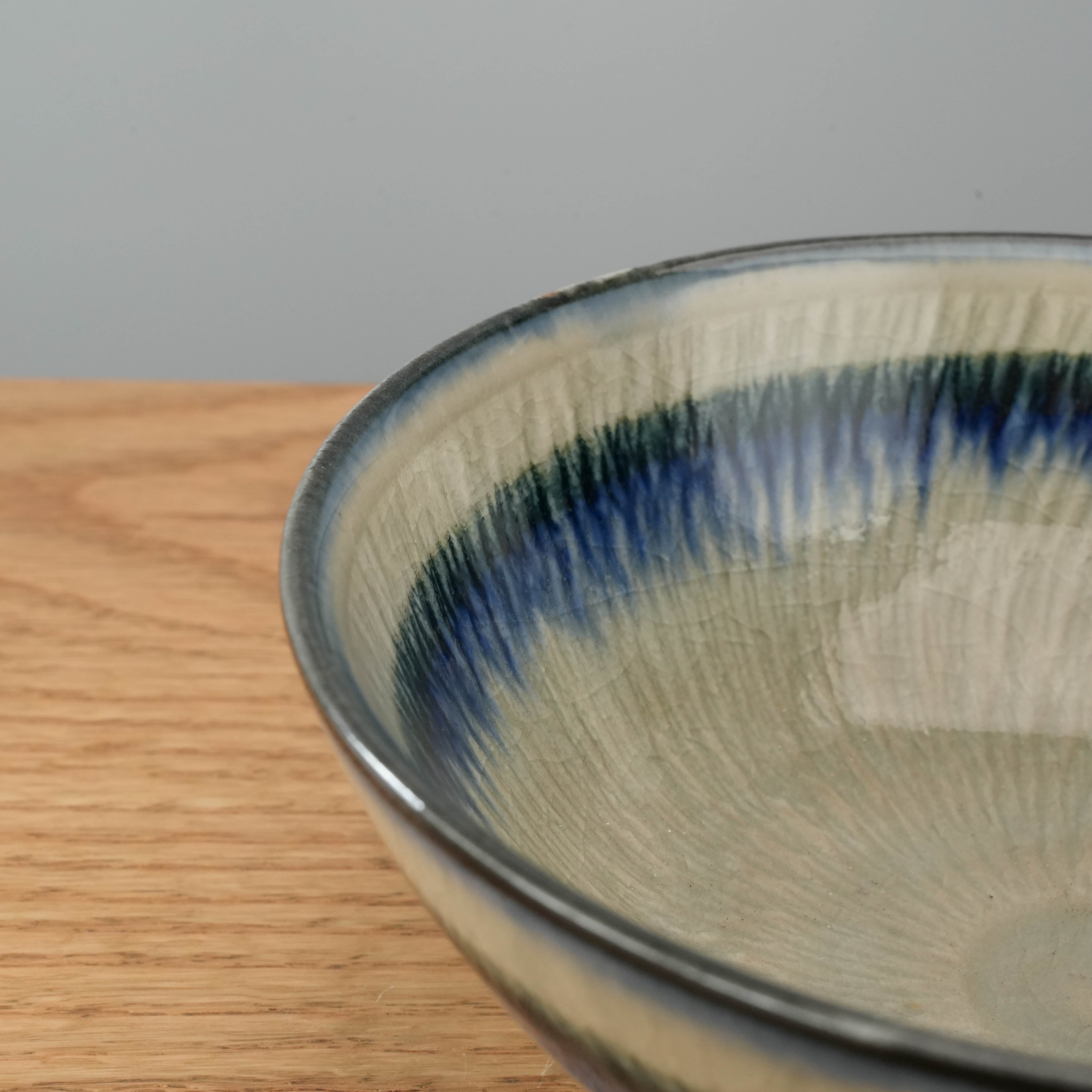 Shallow footed bowl