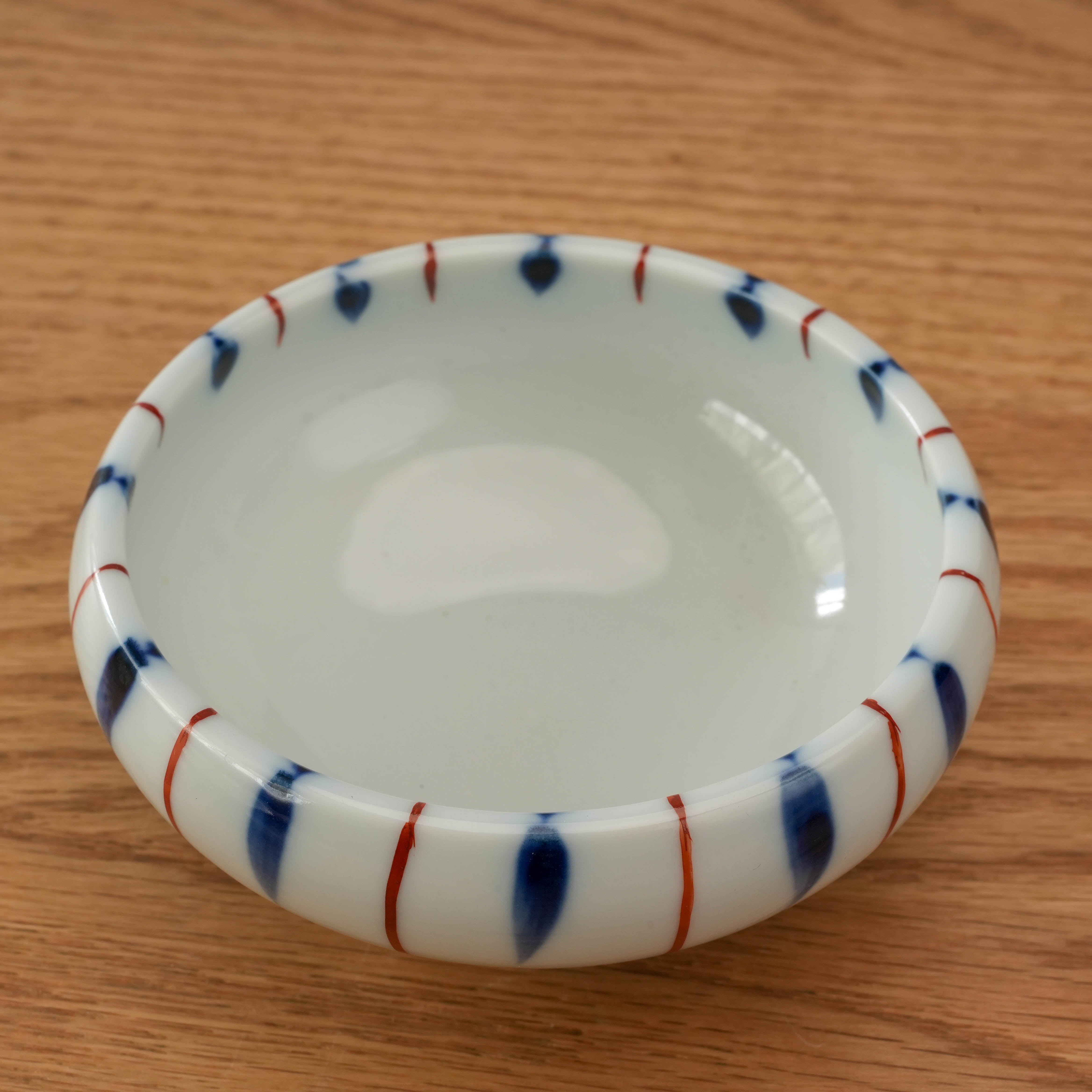 Decorated shallow condiment bowl