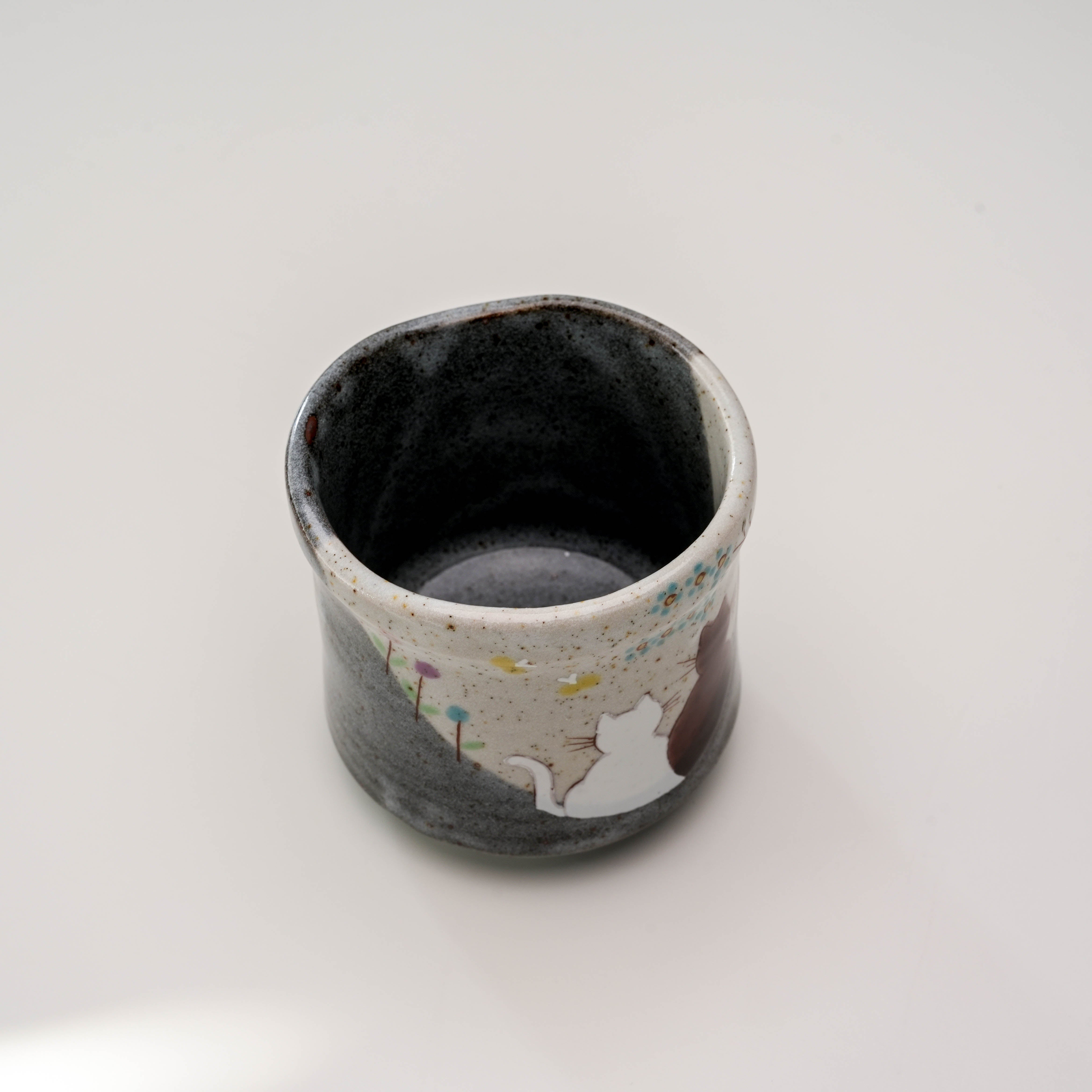 Cat and flower drinking cup