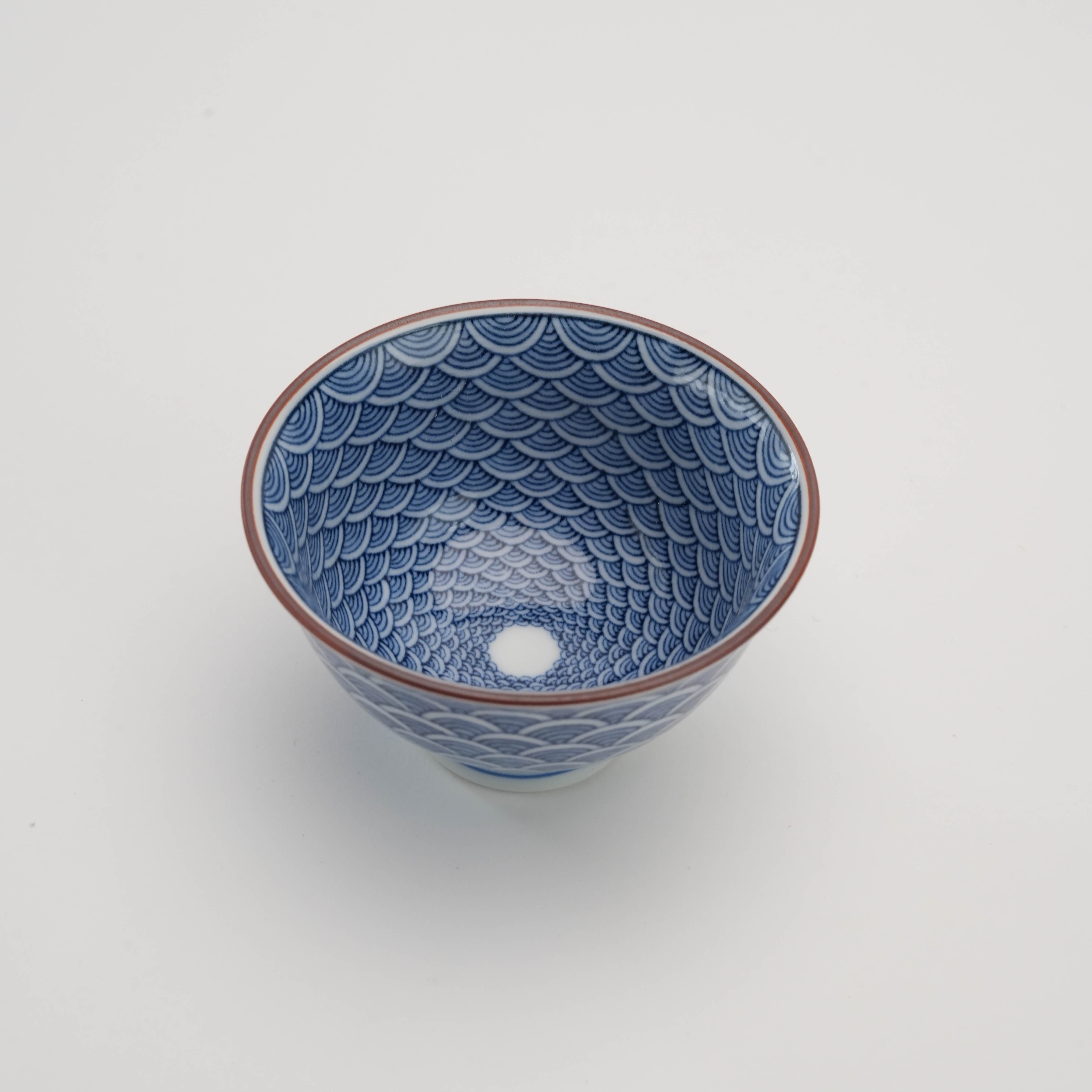 Wave-patterned conical cup
