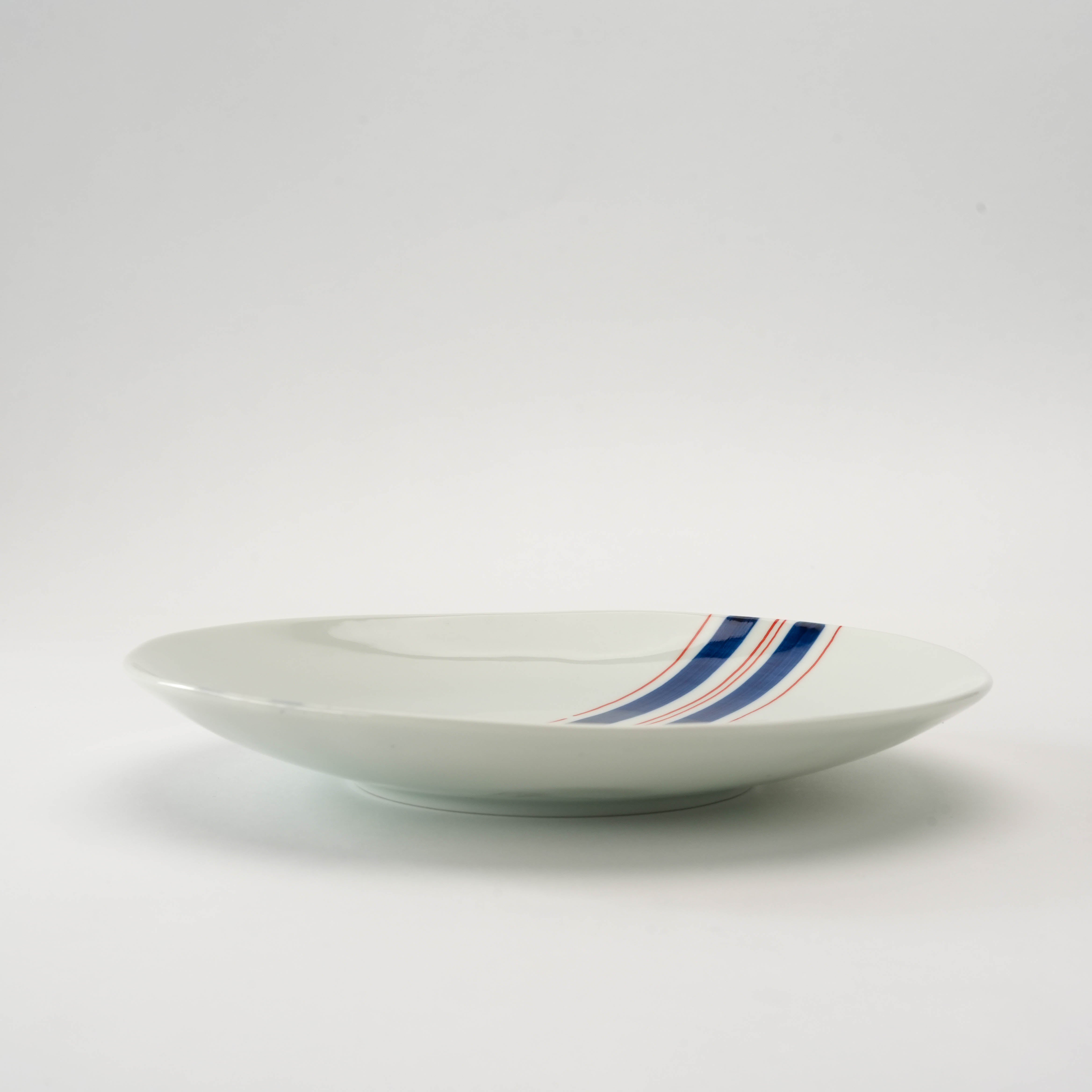 Abstract-lined round plate