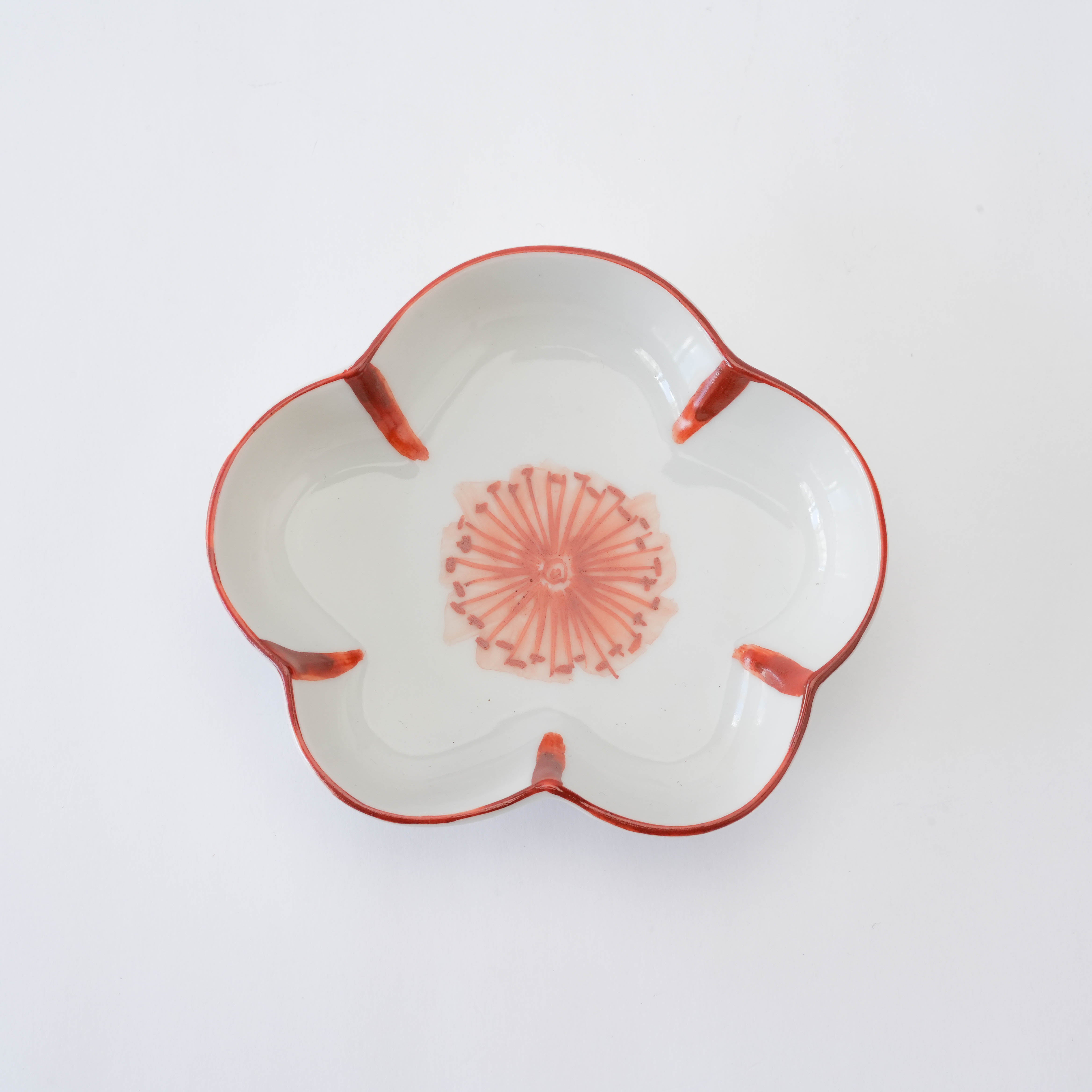 Flower-shaped serving dish