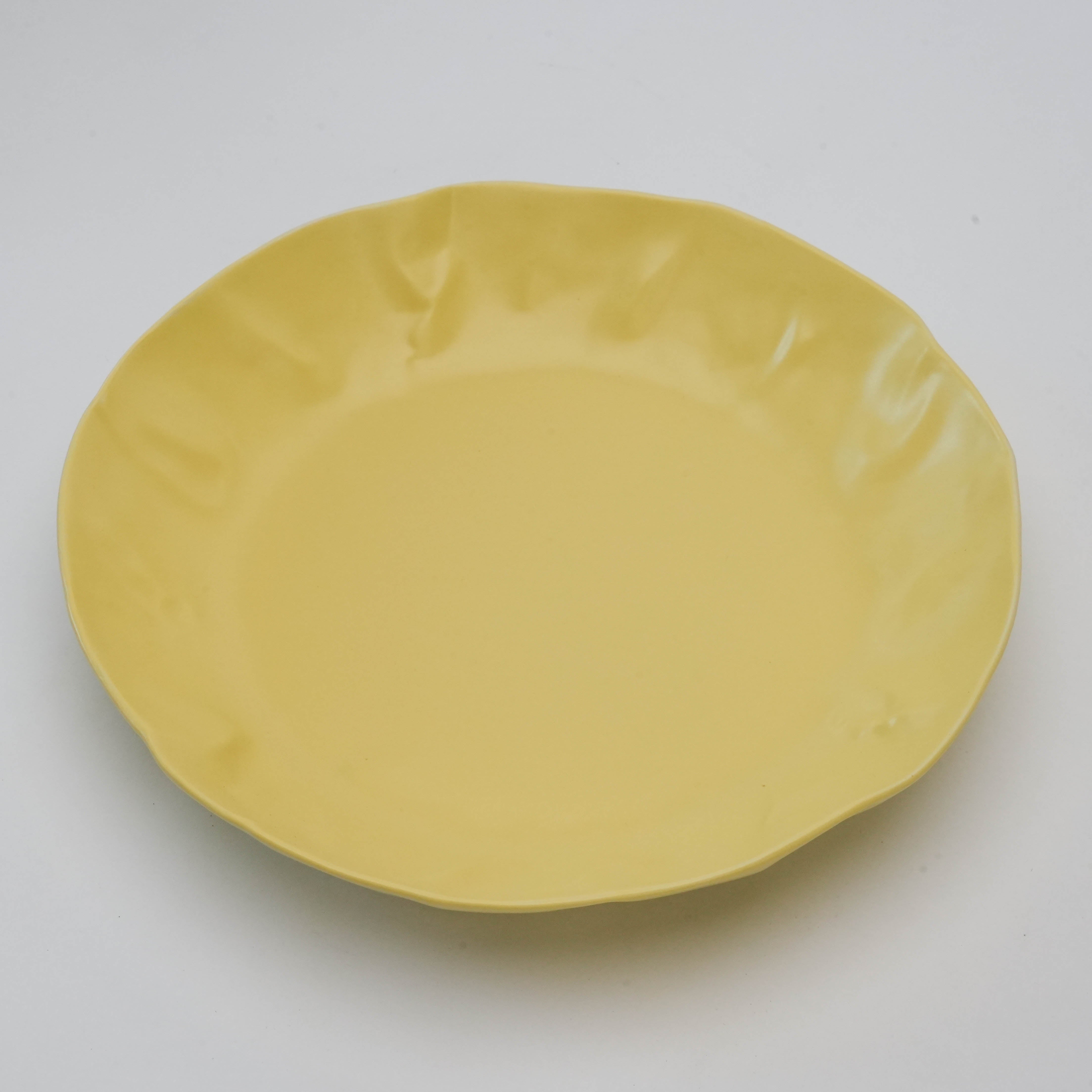 Ruffled shallow plate