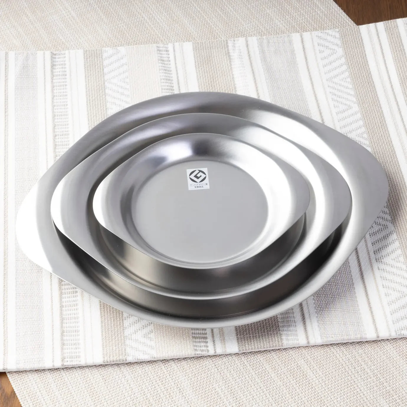 Nested organic serving plates